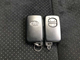スマートキーは2個あります。家族で共有すれば自宅駐車場での入替えや旅行の時などに大変便利ですね。