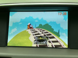 画面でテレビや映像を楽しめる装備です。停車中の休憩時間に見たい番組を視聴でき、待ち時間も車内で過ごしやすくなります。画面の情報も見やすい印象です。