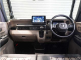 ◆インテリアパネル◆視界広々で非常に運転しやすくロングドライブでも疲れを感じさせないすっきりとまとまったインパネ周りです。