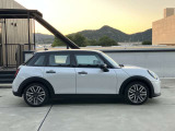ご納車後も全国約200拠店のBMW正規ディーラーサービス工場にて保証対応いたします。お近くのBMW正規ディーラーをご案内の上、アフターメンテナンスをお受け頂けますので、安心してお乗りいただけます!!
