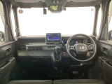 【前方視界】開放的な前方視界!運転がしやすく疲れにくいです♪窓が大きく、見通しがとっても良いおクルマですよ♪
