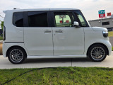 中古車の基本保証(期間は1年間・走行距離は無制限)のホット保証がついております。安心してご購入ください。※中古車保証は車両価格￥400.000-以上からになります。