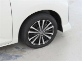 装着タイヤサイズは、175/55R15です。純正アルミホイールを装着しております。