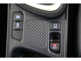 燃費優先のECO。パワー優先のSPORT。走りと燃費のバランスに優れたNORMAL。気分や走行状況に合わせて走りを選べるドライブモードセレクトが装備されています。