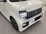 【LEDヘッドライト】点灯した瞬間のクリーンな白さが、今の車らしい清潔感を感じさせてくれます。明るさだけでなく、寿命や省エネ性能も優秀。長く乗る一台だからこそ、こだわわりたい方に最適です。
