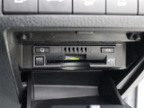 ETC車載器は、ビルトインタイプですっきり収納され、見た目も使い勝手も満足のアイテムです。