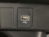 【USBポート】USBポートも装備されています♪スマートフォンのオーディオに連携も可能です。今や欠かせない装備の一つです!