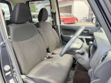 運転席シート廻りは使用感も少なく、良好な状態となっています。前オーナー様が丁寧に使っていたことがよくわかりますね。