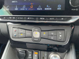 風量が温度設定で自動調整されてとても快適なオートエアコン装備です!