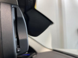 自動防眩機能を備えたルームミラー。ETC車載器を搭載しておりスタイリッシュかつ機能性を兼ね備えております。