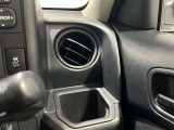 運転席エアコン吹き出し・ドリンクホルダー。
