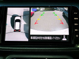 アラウンドビューモニターも装備しております。ご覧のように車体を真上か見たような映像なので、車庫入れの苦手なお客様ももうご心配いりません。