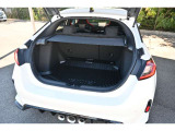 積み込みやすい荷室 トノカバー付