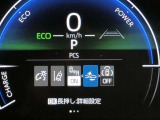 【プリクラッシュセーフティ】先行車と衝突の可能性が高まった時に、警報ブザーで知らせたり、さらにブレーキが自動でかかり、衝突回避を支援します。