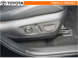 運転席パワーシート。お好みの乗車姿勢を電動で調整できます。