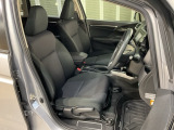 乗降がしやすい運転席。高さが調節できて小柄な方でも運転しやすいポジションをとることができます。