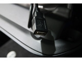 目的地に到着するまでの間にスマートフォンなど充電でき、バッテリー切れの心配が減ります♪♪