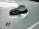 キーをポケットに入れたままでもドアのロック&アンロックができ、雨の日や、荷物の多い日に大活躍!