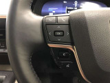 【ステアリングスイッチ】マルチインフォメーションディスプレイ内の表示切替や運転支援機能、オーディオなどの操作をステアリングから手を離さずに行うことができます。