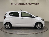 【まるごとクリーニング】シートを取り外し、車内を徹底洗浄。隅々まで丁寧に仕上げています。
