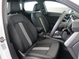 Audi車はどの車種も全てレザーハンドルです。そこにはAudiのこだわりがあり質感の高いレザーでしっかりと手に馴染み、高級感を演出します。