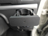 カップホルダーは運転席や助手席からちょうど手の届く位置です!!