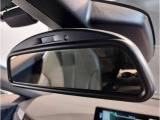 BMWではルームミラーの裏側にETCの車載器が内蔵されており、別途で車載器の購入必要なしで非常にスマート。皆様が驚かれるポイントのでもあります
