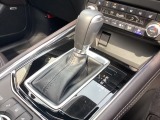 アクセルペダルを踏み込む量や速さに応じて変速パターンを制御し、人馬一体の運転感覚を発揮してくれる6速オートマ