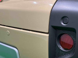 コーナーセンサーを車の前後に装備! 障害物の距離に応じて警告音を変えてお知らせします