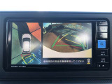 パノラミックビューモニター付きです。車両を上から見たような映像をディスプレイオーディオ画面に表示。運転席からの目視だけでは見にくい、車両周辺の状況をリアルタイムでしっかり確認できます。