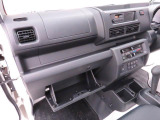初回車検までのメンテナンスをセット商品として『ワンダフルパスポート』をご案内♪納車後のメンテナンスは愛知ダイハツにお任せください(*^_^*)