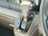 手に馴染むシフトノブで扱いやすく、快適な運転を支えます。
