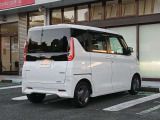 プライバシーガラス 室内の急激な温度変化を和らげ、防犯の観点から車内が見えにくくなっております。