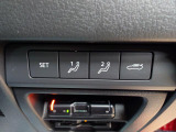 運転席にはメモリー機能付きの電動シートを採用しています。