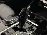 8速ステップトロニック付AT I-driveコントローラーでモニター部分を操作します。直感的に使用することが可能です。