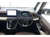 スポーティームード溢れる運転席周りですね。 クイックなドライビングに対応できるよな運転席回りになっています。 ドライブがますます楽しくなりますね!