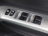 運転席からも操作可能なパワーウィンドウが装備されています。