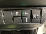 ハンドルの右側にはヘットライトリベライザーとHondaセンシング用のメインスイッチがついています。ヘッドライトリベライザーは道路状況や積荷の加重に応じてライトの高さを調節できます。