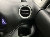 【運転席ドリンクホルダー】使いやすさに配慮したドリンクホルダー