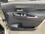 パワーウィンドウ装備です。運転席はオートになっているので、ワンタッチ開閉することが出来ます。