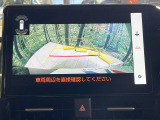 【バックカメラ】駐車時に後方がリアルタイム映像で確認できます。大型商業施設や立体駐車場での駐車時や、夜間のバック時に大活躍!運転スキルに関わらず、今や必須となった装備のひとつです!