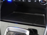 【ワイヤレス充電】ワイヤレス充電Qi規格に対応したスマートフォンなどの携帯機器を充電できます。