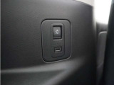 ◆後席用USBチャージャー◆後部座席に搭乗される方のために便利で使いやすい位置に設置。長時間のドライブも安心です♪