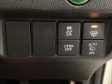 ハンドルの右側には安全装備の、CTBA(シティブレーキアシストシステム)とVSA(ABS+TCS+横滑り抑制)の解除スイッチがついています。