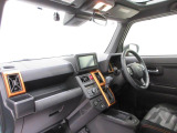 ダイハツのお店では、ダイハツ車を知り尽くしたプロフェッショナルが、専用の診断機器を使って各システムを点検しております。