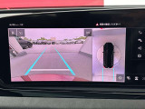 ●リアビューカメラ『入車経路を算出し、ガイドラインと補助線をディスプレイに表示します。同時にバンパーに内蔵のセンサーが障害物を感知し音で注意を促します。後方の死角も安心していただけます。』