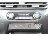 AUTOエアコンで簡単操作ができます。温度調整もラクラクです。