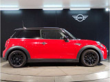 ☆MINIの車の始まりは大人四人がギリギリ乗れるコンパクトな車です!!今となっては3ナンバーですが、もともとは5ナンバーの車でした!!