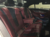 メルセデス・ベンツの定める厳しい基準をクリアしたお車のみをご案内させて頂きます。納車前整備はメーカー規定に基づき当店3Fの指定工場で入念に行なわれます。熟練のメカニックがお客様のお車を整備致します。