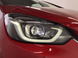 LEDヘッドライトを装備しています。LEDヘッドライトは明るく消費電力も少なく、雨の日や夜間走行も安全・安心です。オートライトコントロール付きで周囲の明るさに応じて自動で点灯・消灯します